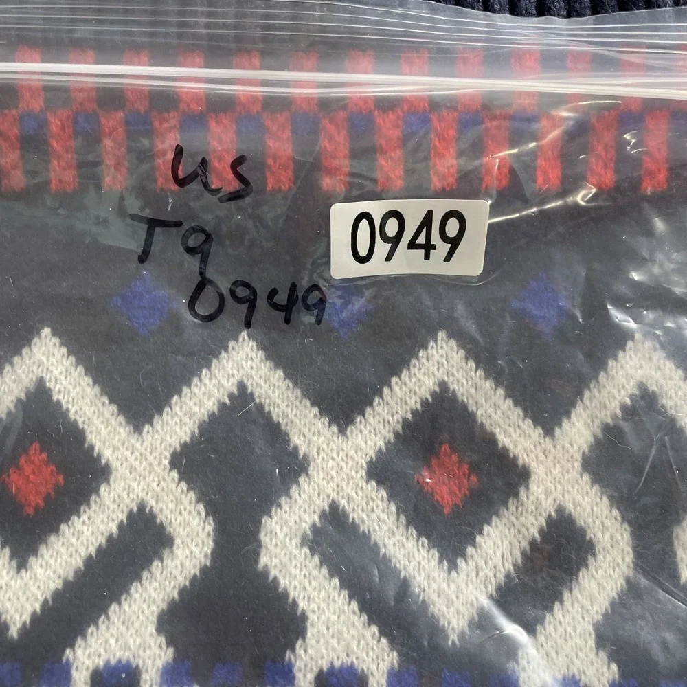 Old Navy Unisex Winter Scarf Black Blue and Red Diamond Pattern 13x70 Acrylic‎